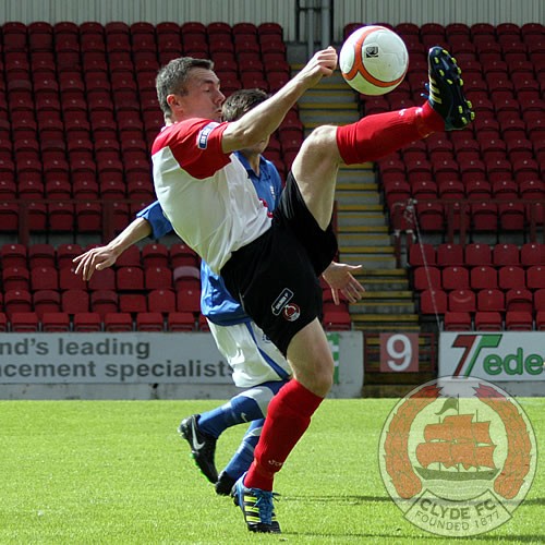 Lee Sharp with some acrobatic control.